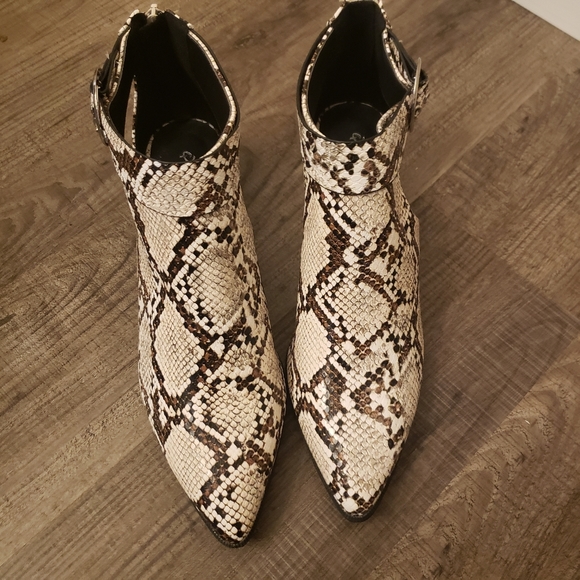 Mystique-54X Ivory Brown Snake Booties - Picture 3 of 5
